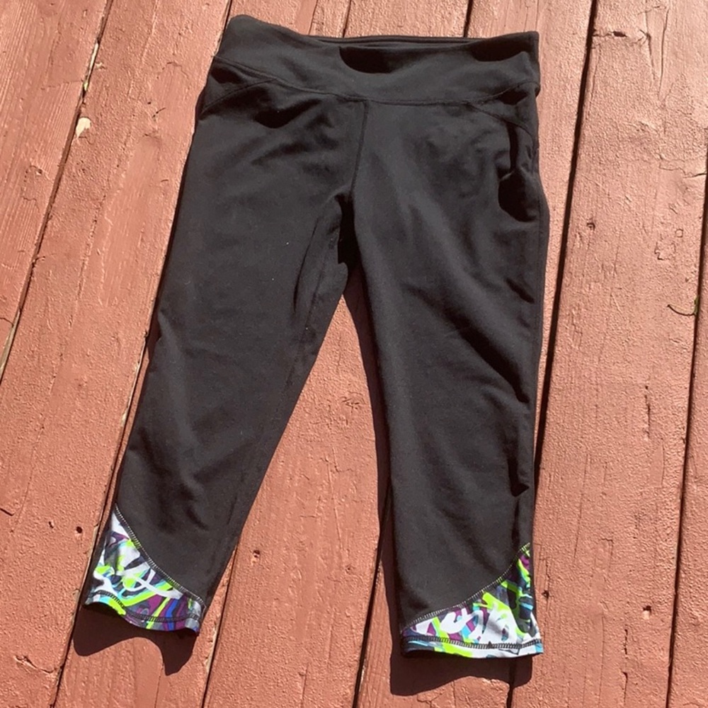 FABLETICS CAPRI PANTS WITH COLOR SPLASH PRINT, M